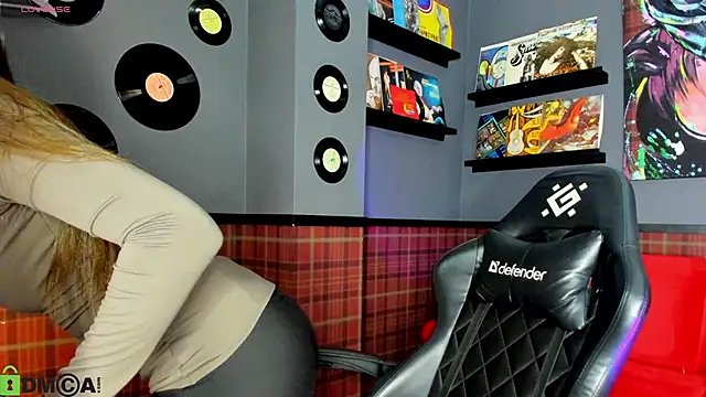 Nicole Charm online show from 13, 1, 2026