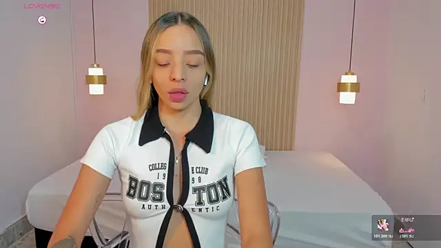 AliceRoss0 online show from 4, 7, 2026