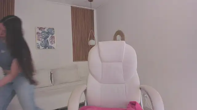 TiffanyWright online show from 15, 12, 2025