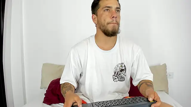 Snapshot of Beard_xox chatting on 11, 12, 2024 Beard xox online show from 11, 12, 2024