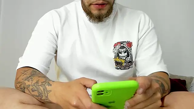 Snapshot of Beard_xox chatting on 8, 1, 2025 Beard xox online show from 8, 1, 2025