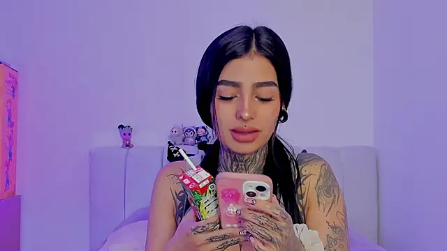 Snapshot of shadowcatt_ chatting on 22, 10, 2025 shadowcatt online show from 22, 10, 2025