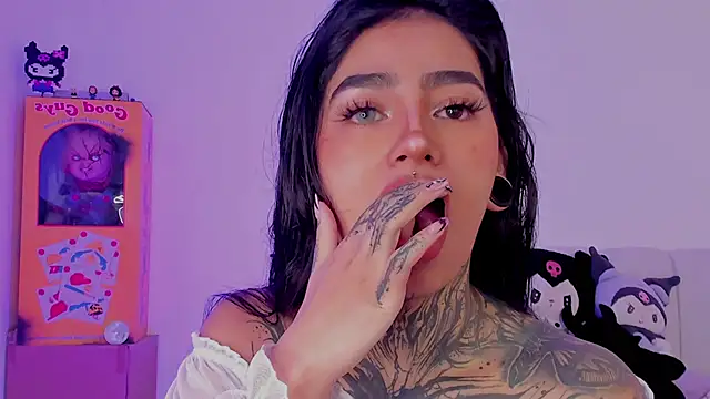 Snapshot of shadowcatt_ chatting on 5, 11, 2025 shadowcatt online show from 5, 11, 2025