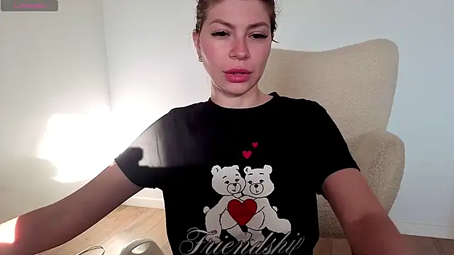 Snapshot of Jullyenn3 chatting on 4, 5, 2026 Jullyenn3 online show from 4, 5, 2026