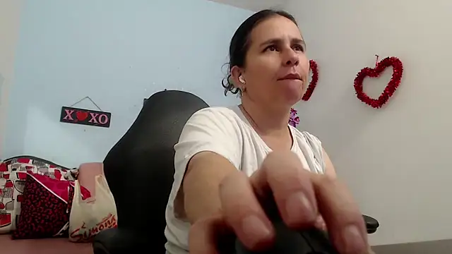 victoria jones online show from 27, 10, 2025