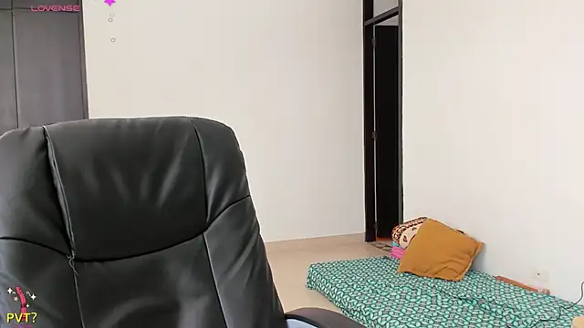 Kamilasalazar online show from 30, 1, 2025