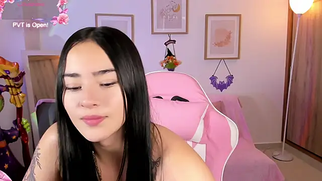 Snapshot of Veronica_isaza__ chatting on 21, 10, 2025 Veronica isaza online show from 21, 10, 2025