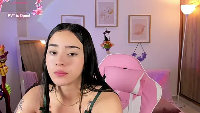 Snapshot of Veronica_isaza__ chatting on 23, 10, 2025 Veronica isaza online show from 23, 10, 2025