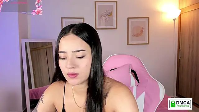 Snapshot of Veronica_isaza__ chatting on 4, 11, 2025 Veronica isaza online show from 4, 11, 2025