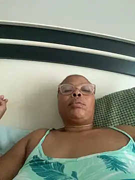 Snapshot of Nomthie chatting on 13, 3, 2025 Nomthie online show from 13, 3, 2025