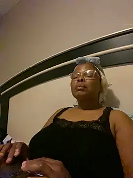 Snapshot of Nomthie chatting on 15, 3, 2025 Nomthie online show from 15, 3, 2025