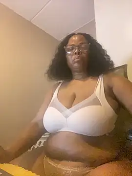 Snapshot of Nomthie chatting on 17, 9, 2025 Nomthie online show from 17, 9, 2025