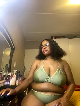 Snapshot of Nomthie chatting on 22, 9, 2025 Nomthie online show from 22, 9, 2025