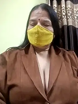 Snapshot of IndianAngle chatting on 16, 12, 2025 IndianAngle online show from 16, 12, 2025