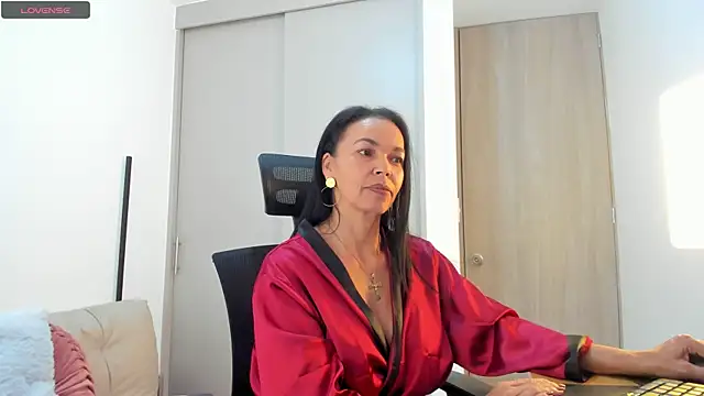 Evawalker  online show from 12, 9, 2025