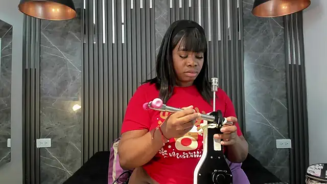 SaraiEvans online show from 14, 12, 2025