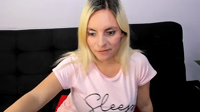 Snapshot of Kathia_Brooks_ chatting on 7, 1, 2025 Kathia Brooks online show from 7, 1, 2025