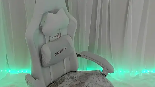 Snapshot of PorchaPlay chatting on 1, 2, 2025 PorchaPlay online show from 1, 2, 2025