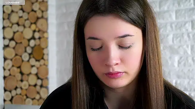 Snapshot of LowOncoming chatting on 8, 1, 2026 LowOncoming online show from 8, 1, 2026