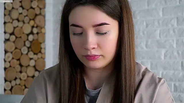 Snapshot of LowOncoming chatting on 7, 2, 2026 LowOncoming online show from 7, 2, 2026