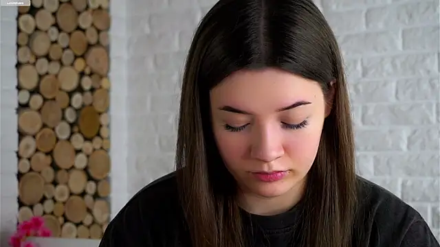 Snapshot of LowOncoming chatting on 13, 2, 2026 LowOncoming online show from 13, 2, 2026