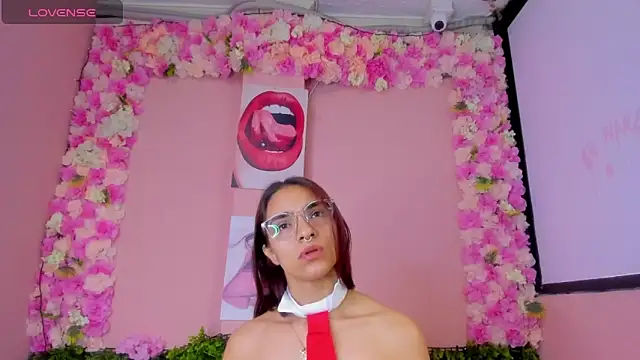 Scarlet Red  online show from 16, 3, 2025