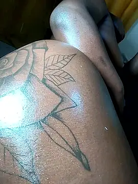 Hugemassivebootie online show from 8, 11, 2025