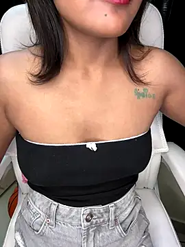 Snapshot of LeisyXO chatting on 3, 12, 2024 LeisyXO online show from 3, 12, 2024