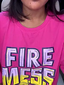 Snapshot of LeisyXO chatting on 5, 12, 2024 LeisyXO online show from 5, 12, 2024