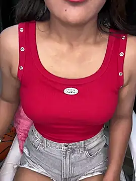 Snapshot of LeisyXO chatting on 6, 12, 2024 LeisyXO online show from 6, 12, 2024