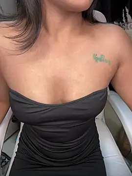 Snapshot of LeisyXO chatting on 2, 1, 2025 LeisyXO online show from 2, 1, 2025