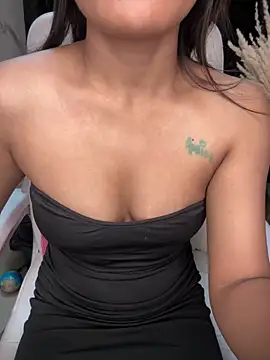 Snapshot of LeisyXO chatting on 3, 1, 2025 LeisyXO online show from 3, 1, 2025