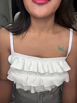 Snapshot of LeisyXO chatting on 3, 1, 2025 LeisyXO online show from 3, 1, 2025