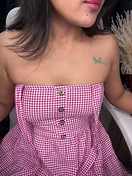 Snapshot of LeisyXO chatting on 5, 1, 2025 LeisyXO online show from 5, 1, 2025