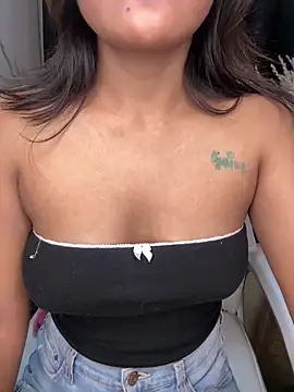 Snapshot of LeisyXO chatting on 9, 1, 2025 LeisyXO online show from 9, 1, 2025