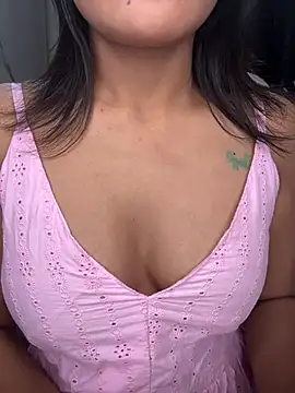 Snapshot of LeisyXO chatting on 12, 1, 2025 LeisyXO online show from 12, 1, 2025