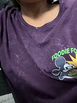 Snapshot of LeisyXO chatting on 22, 1, 2025 LeisyXO online show from 22, 1, 2025