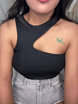 Snapshot of LeisyXO chatting on 31, 1, 2025 LeisyXO online show from 31, 1, 2025