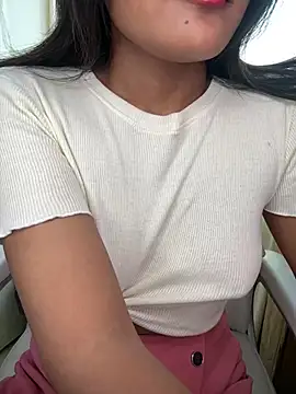 Snapshot of LeisyXO chatting on 2, 2, 2025 LeisyXO online show from 2, 2, 2025