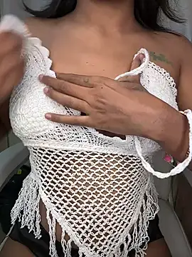 Snapshot of LeisyXO chatting on 8, 2, 2025 LeisyXO online show from 8, 2, 2025