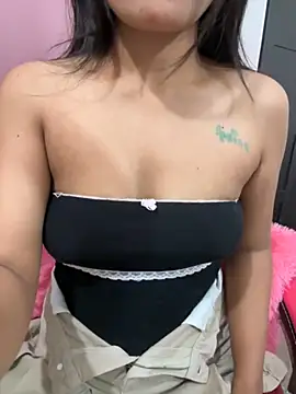 Snapshot of LeisyXO chatting on 27, 9, 2025 LeisyXO online show from 27, 9, 2025