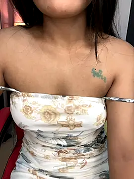 Snapshot of LeisyXO chatting on 6, 10, 2025 LeisyXO online show from 6, 10, 2025