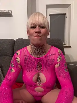 Snapshot of poussichienne chatting on 7, 1, 2025 poussichienne online show from 7, 1, 2025