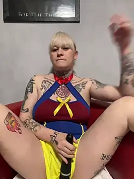 Snapshot of poussichienne chatting on 12, 2, 2025 poussichienne online show from 12, 2, 2025