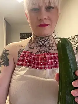 Snapshot of poussichienne chatting on 13, 2, 2025 poussichienne online show from 13, 2, 2025