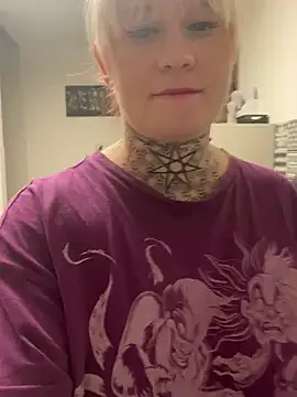 Snapshot of poussichienne chatting on 13, 2, 2025 poussichienne online show from 13, 2, 2025