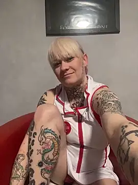 Snapshot of poussichienne chatting on 14, 2, 2025 poussichienne online show from 14, 2, 2025