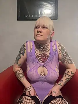 Snapshot of poussichienne chatting on 19, 2, 2025 poussichienne online show from 19, 2, 2025