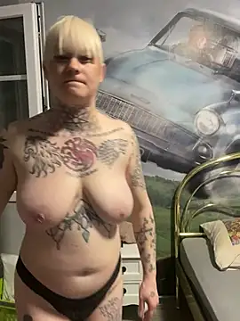 Snapshot of poussichienne chatting on 25, 2, 2025 poussichienne online show from 25, 2, 2025