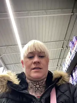 Snapshot of poussichienne chatting on 18, 3, 2025 poussichienne online show from 18, 3, 2025